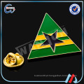 Fabricante china triangle lapel pin à venda